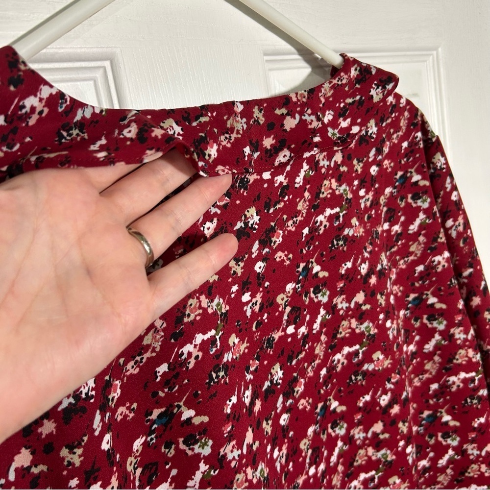 Vince Camuto Dark Red Floral Long Sleeve Blouse Size XL Ruffle V-Neck Collar - Picture 10 of 13